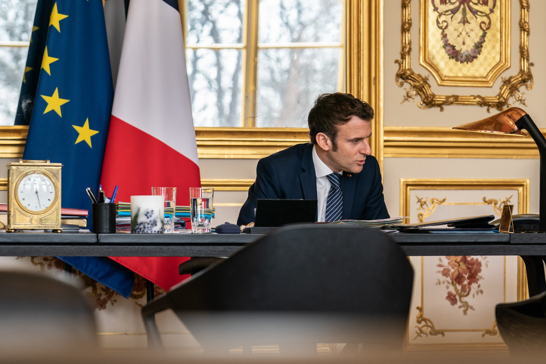 Franţa l-a pedepsit pe Macron? Coşmar la Élysée