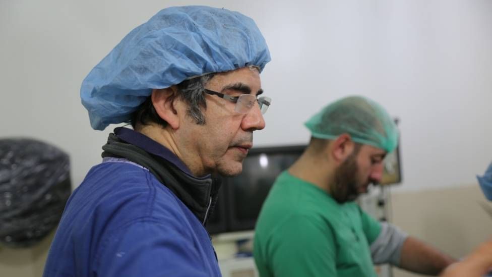 Britanicul David Nott, chirurg de război, în Ucraina, pentru a-i ajuta pe medici să opereze ”răni îngrozitoare”