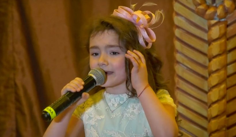 O fetiță de numai 8 ani a reprezentat România în etapa finală a festivalului de muzică Sanremo. Ce a povestit