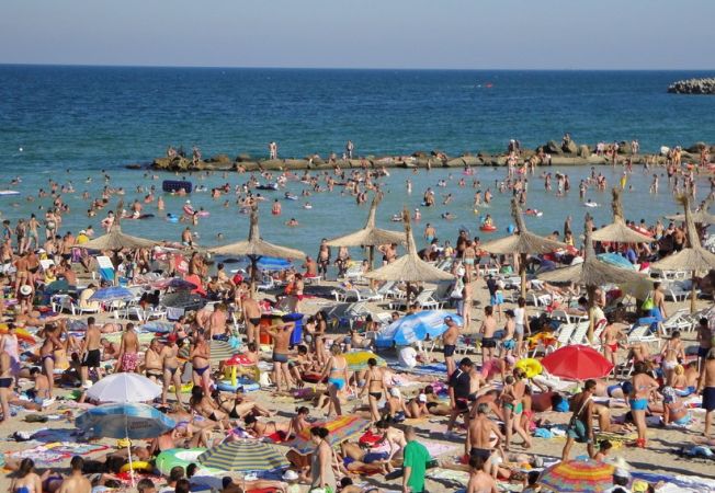Criticat, dar preferat: Cu cât a crescut numărul turiștilor pe litoralul românesc
