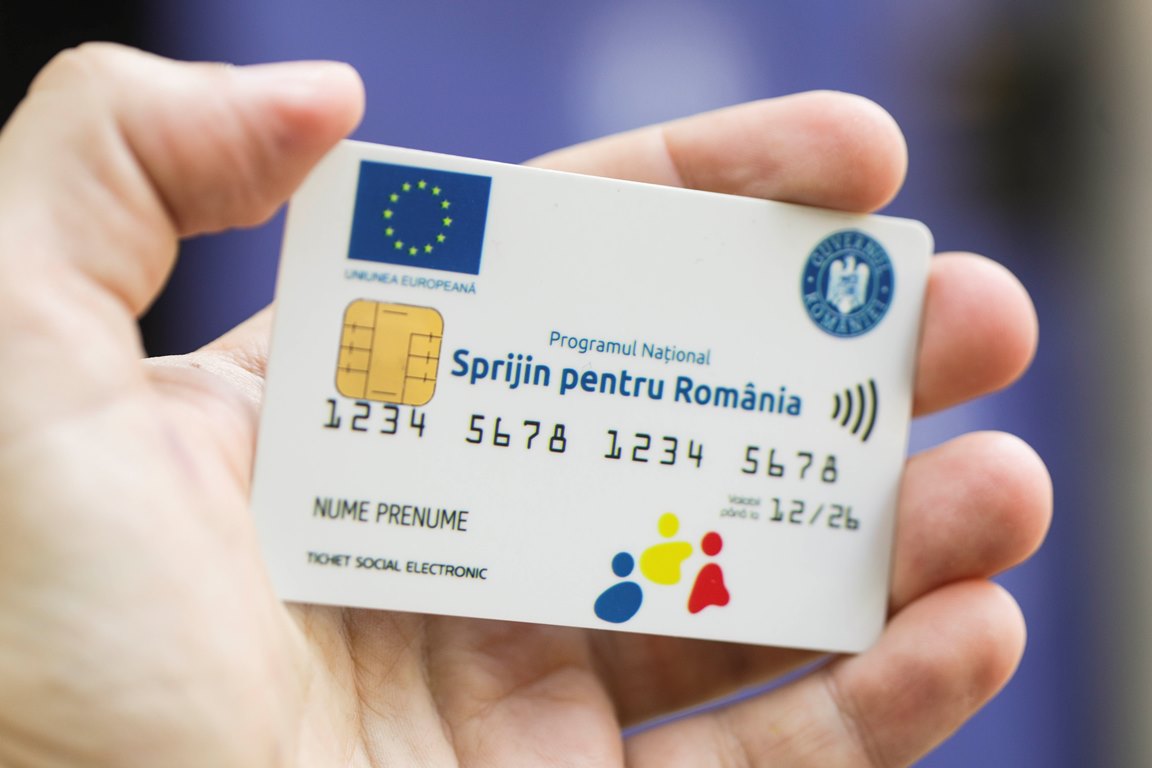 Peste 12.000 de români au primit pe cardurile sociale prima tranșă din ajutorul de 250 de lei