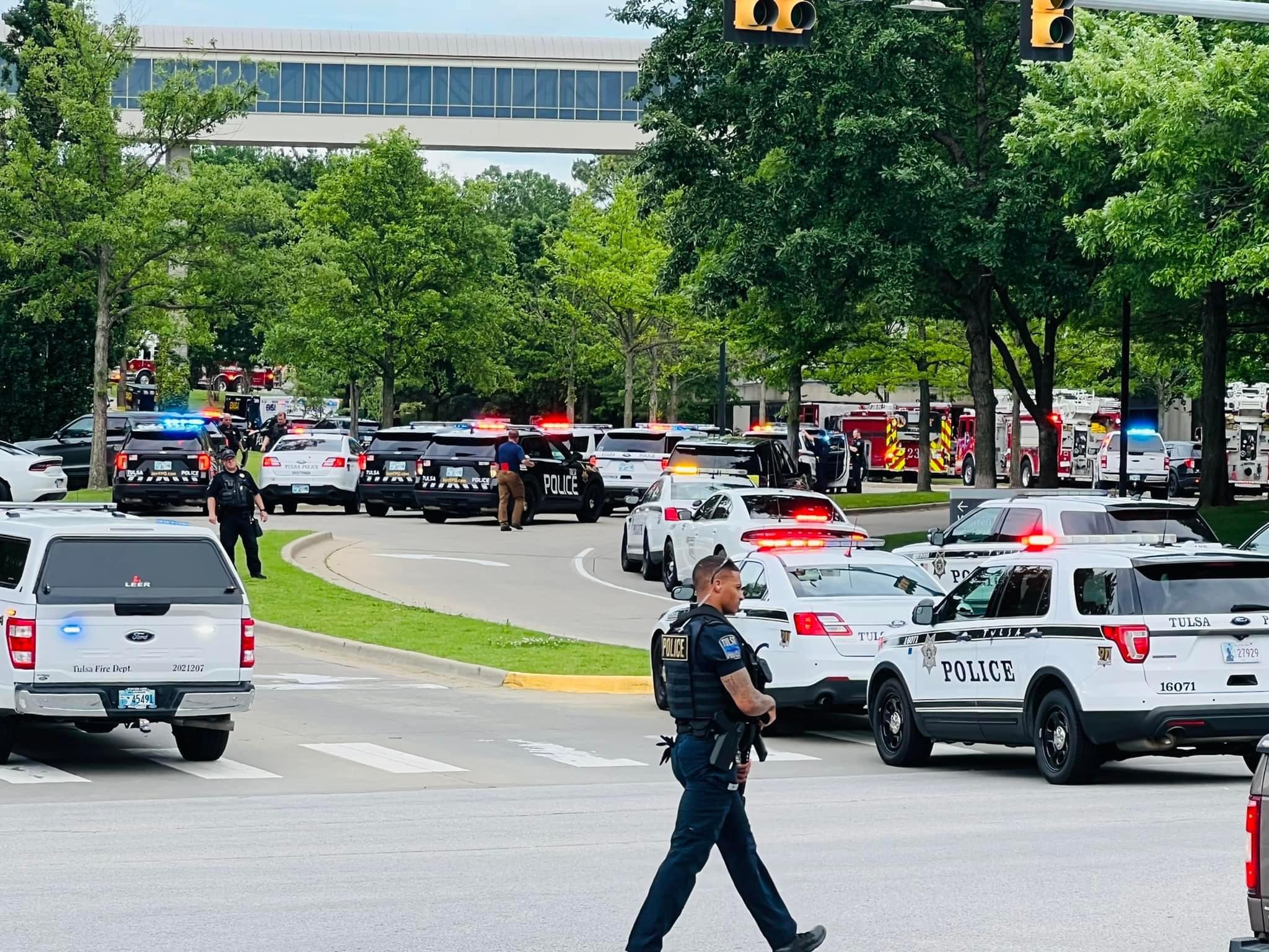 SUA: Trei morţi într-un atac armat într-un centru comercial