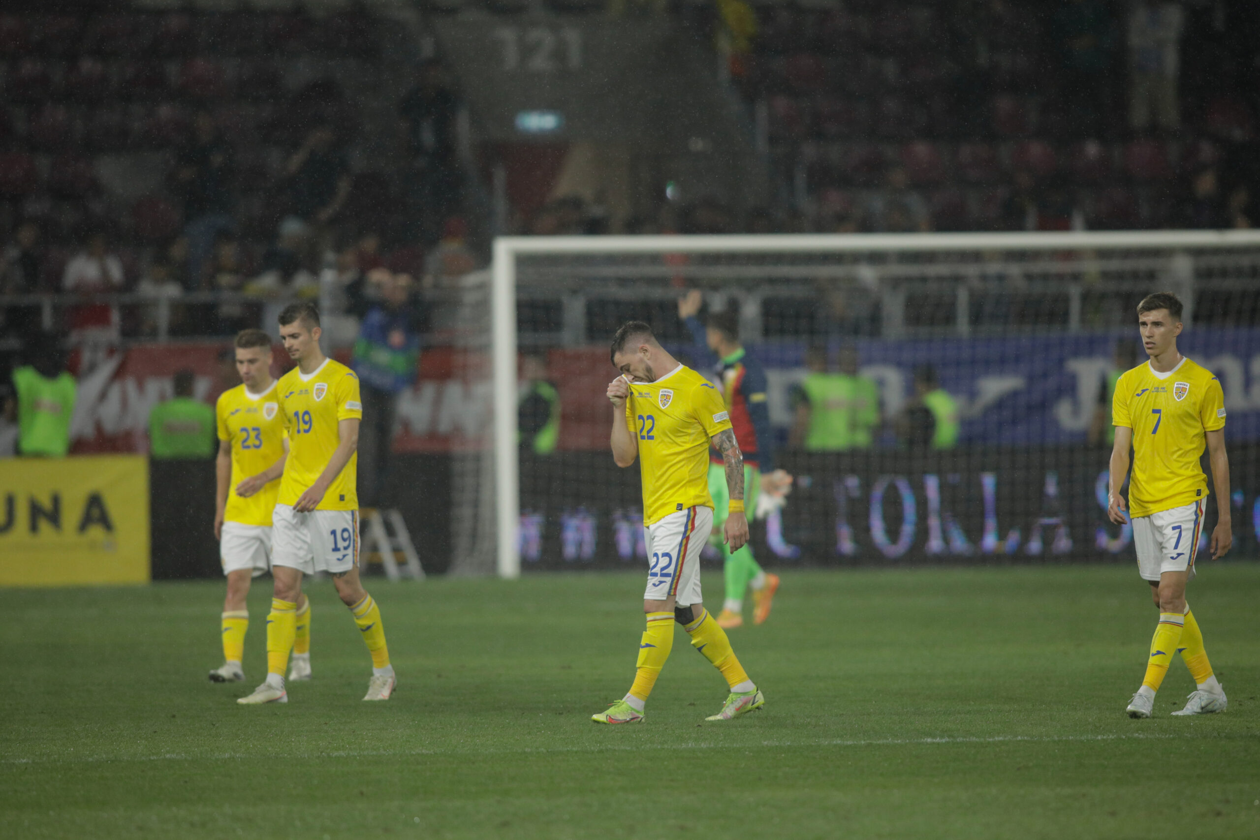Federația Română de Fotbal, drastic amendată pentru incidentele de la meciurile naţionalei din iunie