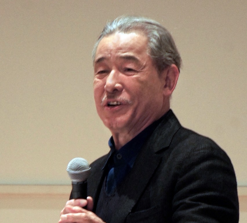Celebrul creator de modă japonez Issey Miyake, supraviețuitor al bombei nucleare, a decedat