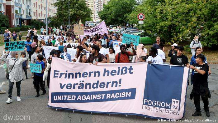 Manifestaţie împotriva rasismului la Rostock, comemorând violenţele rasiste de acum 30 de ani