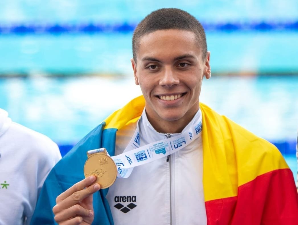 David Popovici a câştigat aurul şi la 200 metri liber, la Campionatele Europene de Nataţie. Rezultat excepțional al tânărului înotător