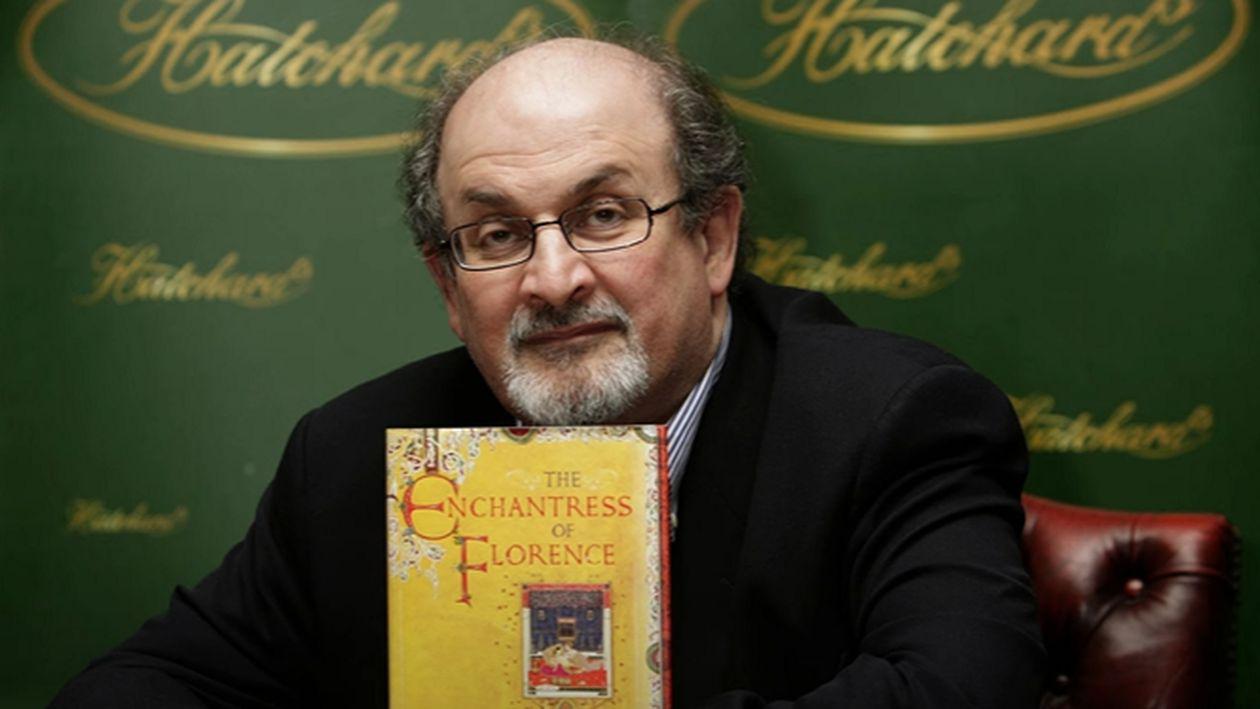 Salman Rushdie, autorul celebrelor „Versete satanice”, a fost înjunghiat! (VIDEO)