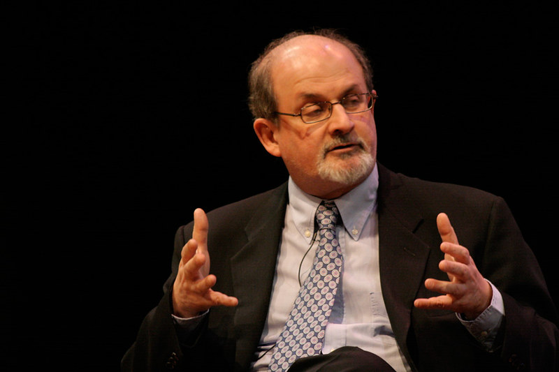 Rushdie a declarat în urmă cu câteva săptămâni pentru o revistă germană că în prezent duce o viaţă ”relativ normală”