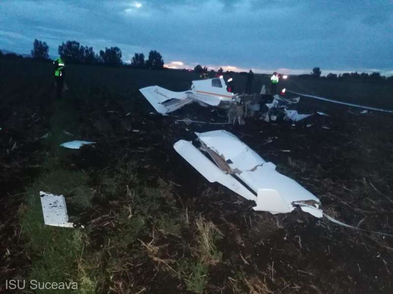 Suceava: Doi bărbaţi au murit într-un accident aviatic; proprietarul avionului făcea cursuri de pilotaj