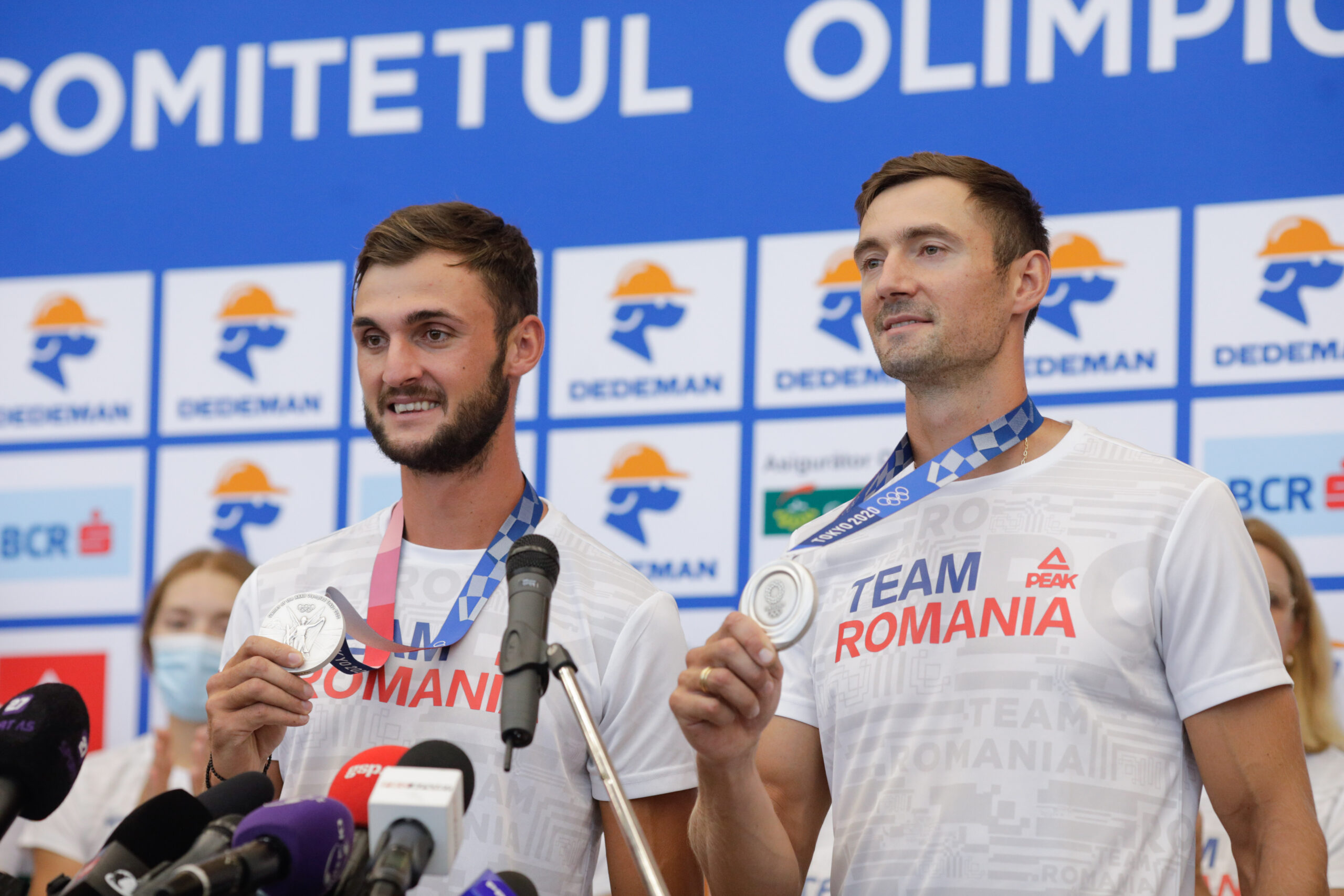 Marius Cozmiuc şi Sergiu Bejan au câștigat medalia de aur la CM de canotaj în proba de dublu rame