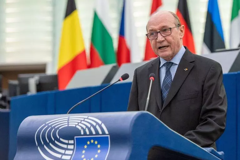 Parlamentul European: „Mulțumesc mult, dragă coleg Băsescu”, dar i-a tăiat microfonul!