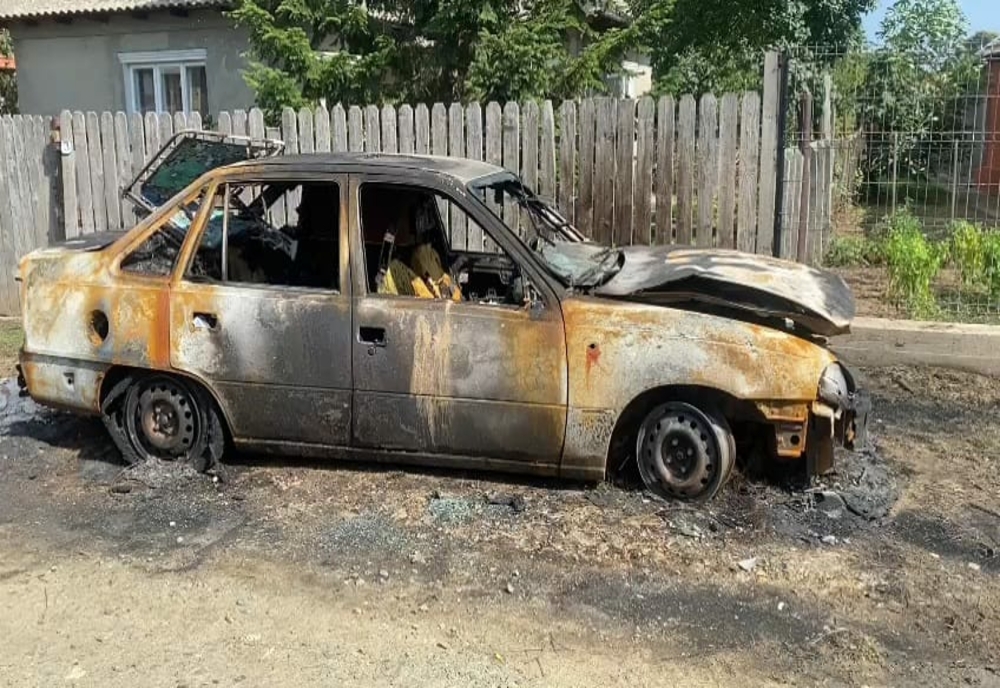 Un gălățean s-a îmbătat atât de tare încât și-a incendiat intenționat mașina