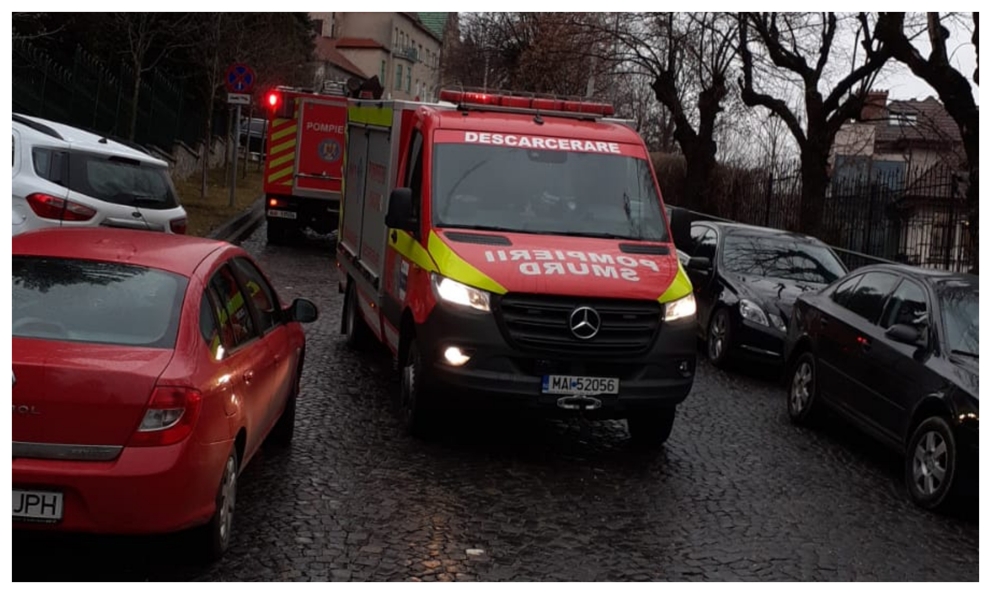 Explozie într-un bloc din Brașov. 24 de apartamente și 7 autoturisme avariate