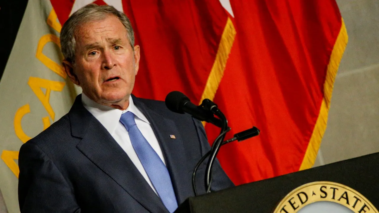 20 de ani de la momentul curcubeului în București! Vizita preşedintelui George W. Bush (VIDEO)