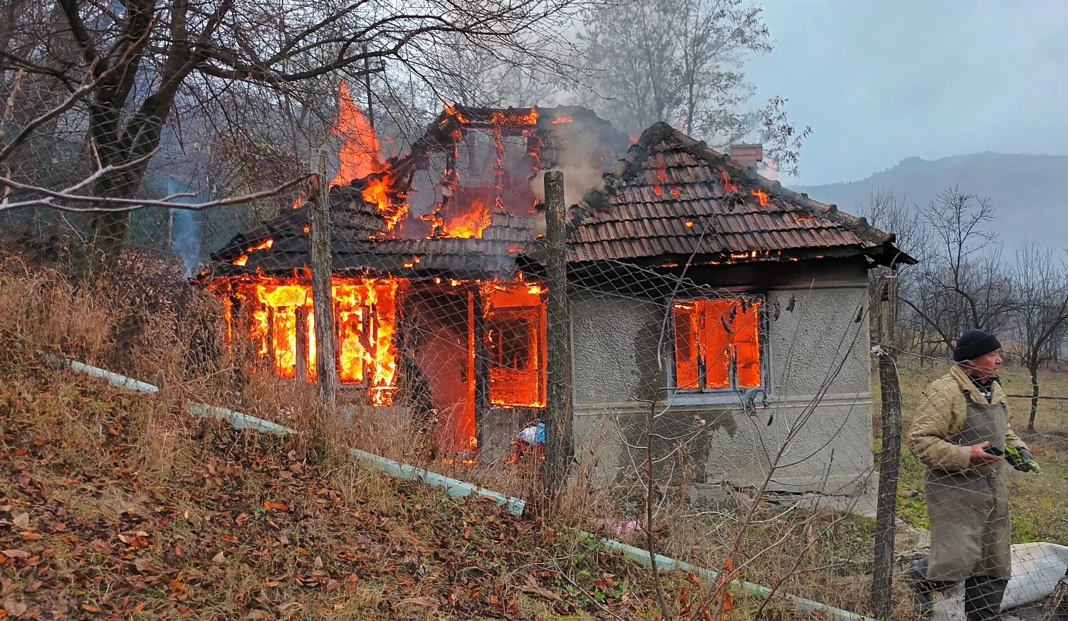 Doi copii au ars de vii în propria locuință. Durere fără margini
