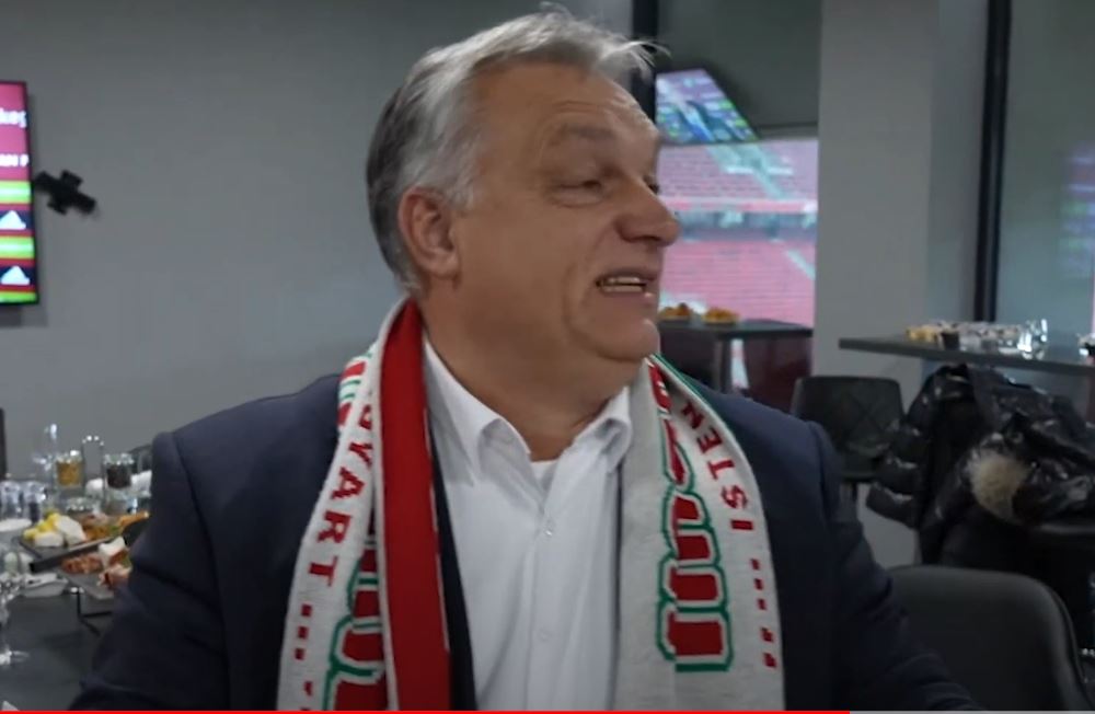 Ciucă, prima reacție la fularul lui Orban: „Nu trebuie să intrăm în jocul acesta”