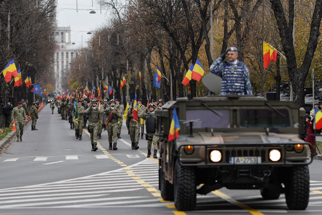 La parada militară de Ziua Națională a României au asistat mii de români (Video si Foto)