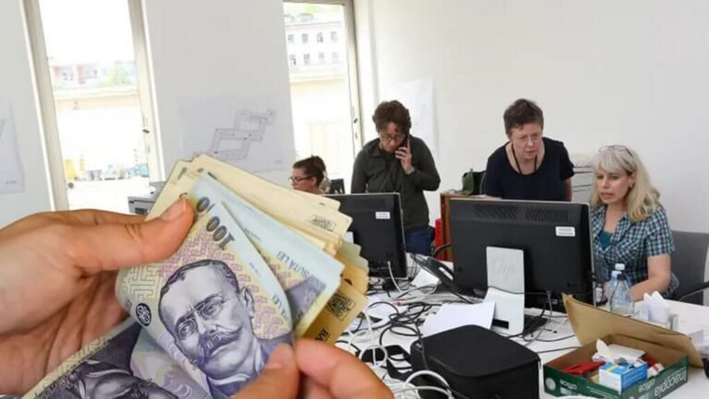 Ce îi așteaptă pe bugetari, cu noul guvern: Salarizare după performanță în administrația publică centrală și locală