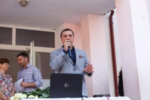 Prof. dr. în matematică, Claudiu Corcodel, agresat de colegul său de sport la Liceul din Nehoiu