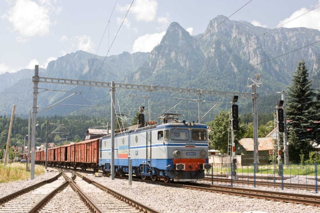 1.550 de angajați CFR Marfă, fără salarii de luni de zile. Parlamentul a respins soluția propusă: „Cât valorează munca unui om?”