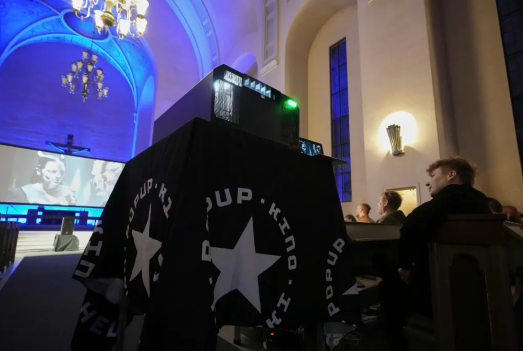 slujb-inut-de-inteligen-a-artificial-ntr-o-biseric-din-helsinki