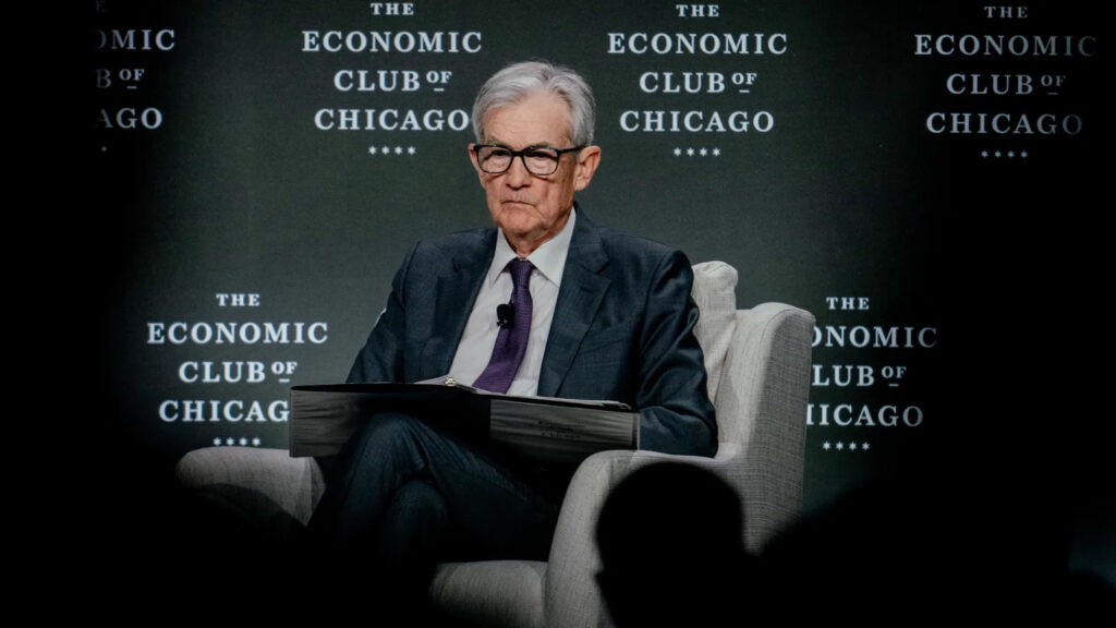 dolarul-american-a-sc-zut-luni-la-minimul-ultimilor-trei-ani-donald-trump-vrea-nl-turarea-lui-jerome-powell