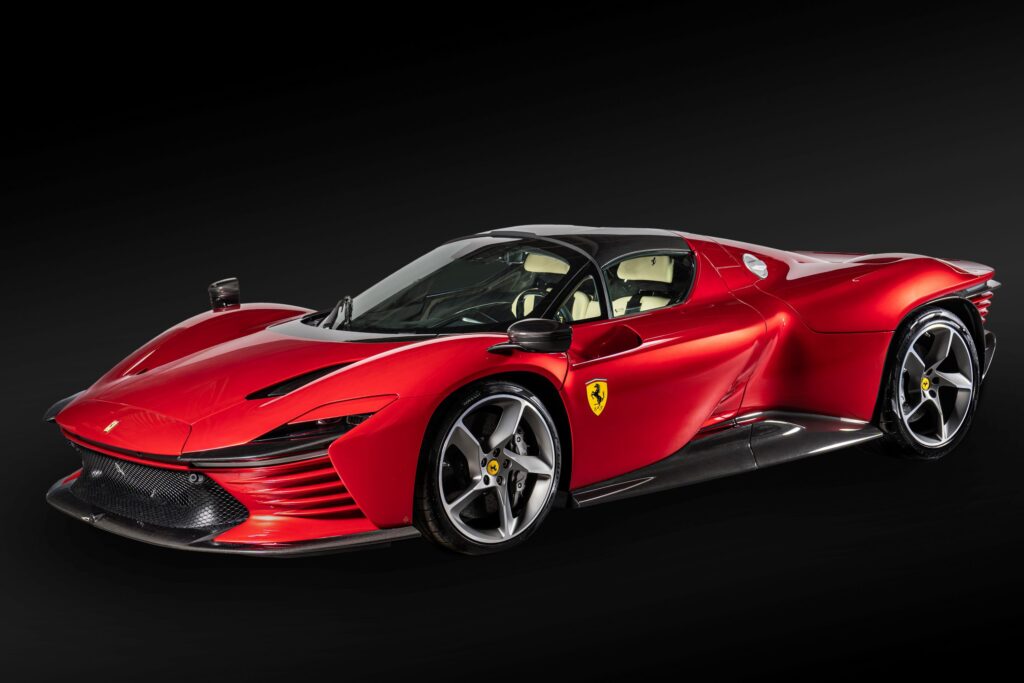 unul-din-cele-mai-rare-i-mai-spectaculoase-automobile-care-exist-n-lume-a-sosit-la-bucure-ti-unde-i-c-nd-va-fi-prezentat-n-premier-publicului