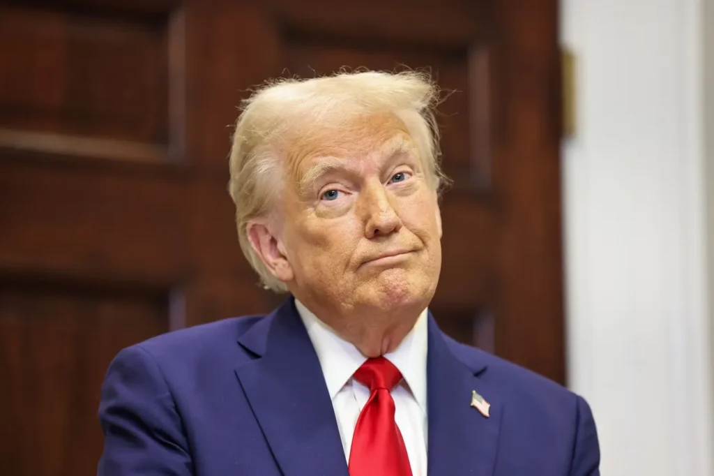 Donald Trump reacționează la momentul viral dintre Emmanuel și Brigitte Macron