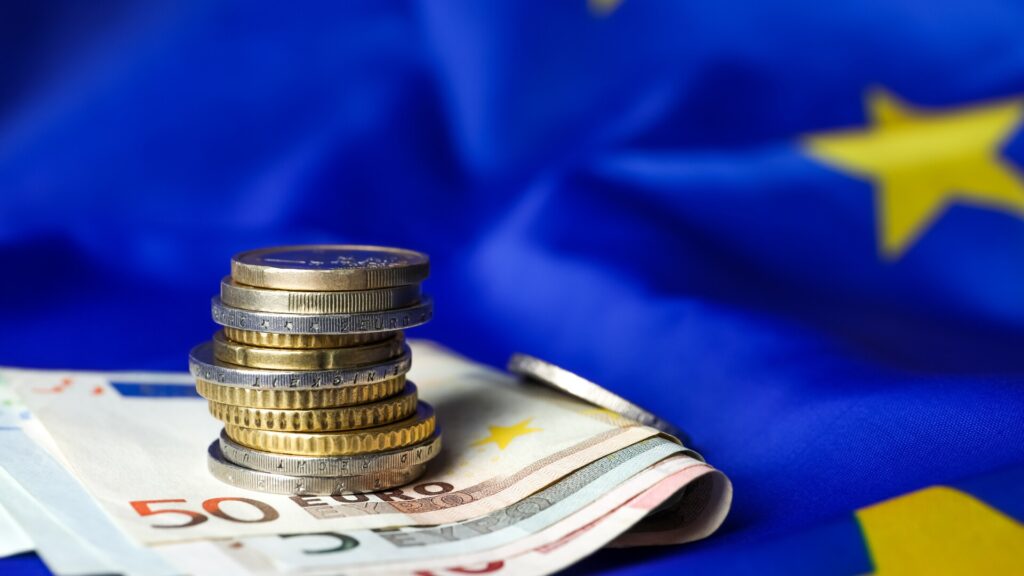 Comisia Europeană blochează 869 de milioane de euro din PNRR. România va trebui să rezolve trei jaloane pentru a debloca fondurile