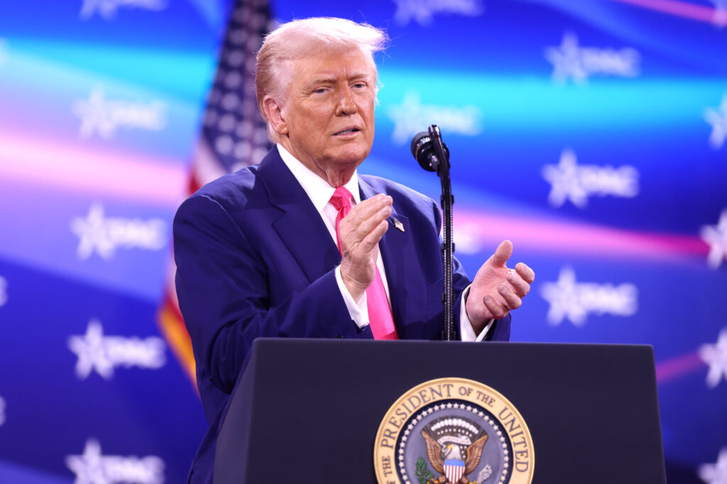 Trump suspendă vizele pentru studenți și vizitatori: Ce înseamnă pentru românii care vor să studieze în SUA