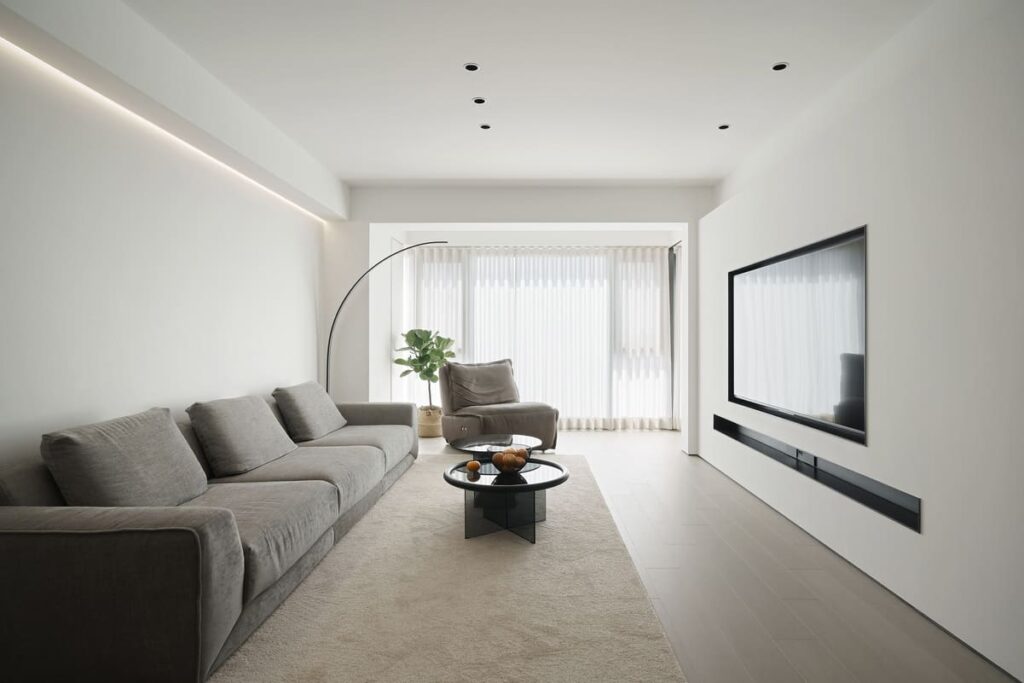 Cum să alegi corpurile de iluminat perfecte pentru un living minimalist: 3 soluții eficiente
