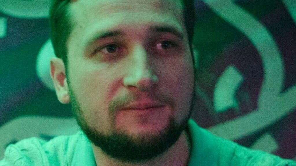 Patronul clubului „Expirat” din București, reținut pentru trafic de droguri. Substanțe interzise, valută, aur și Bitcoin, găsite la percheziții