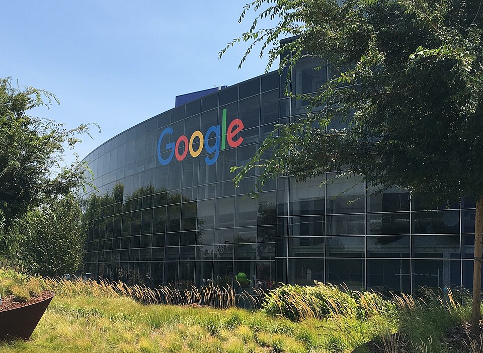 Google a pierdut bătălia cu Android. Decizia UE: gigantul american va plăti o amendă record de 4.1 miliarde