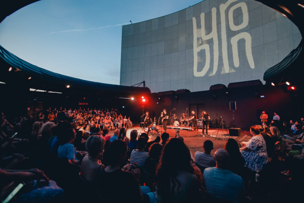 Cele mai frumoase concerte și spectacole de vară în aer liber, la Amfiteatrul TNB