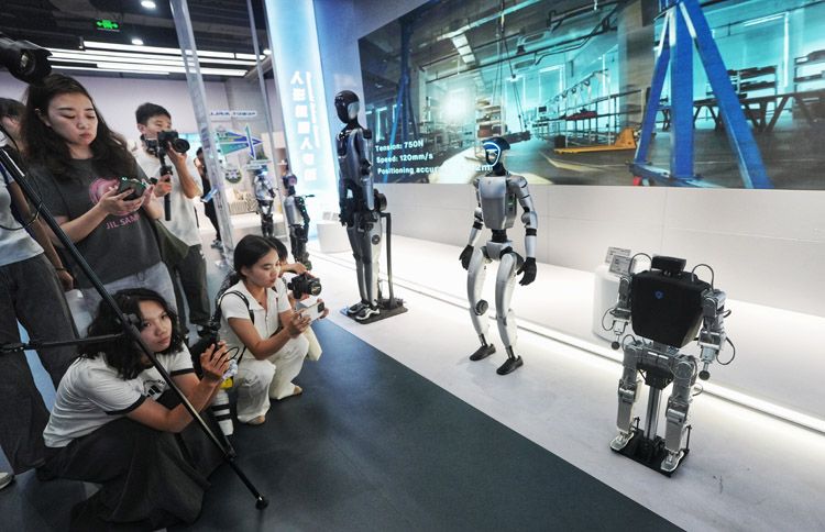 primul-magazin-de-robo-i-umanoizi-din-lume-s-a-deschis-n-china-pre-uri-pentru-orice-buzunar-foto-video