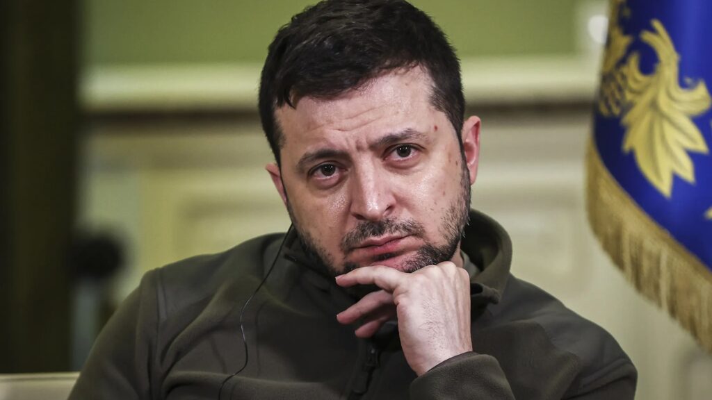 Trump îi cere Ucrainei să-și schimbe președintele Zelenski îi răspunde cu un incendiu la terminalul petrolier al Rusiei