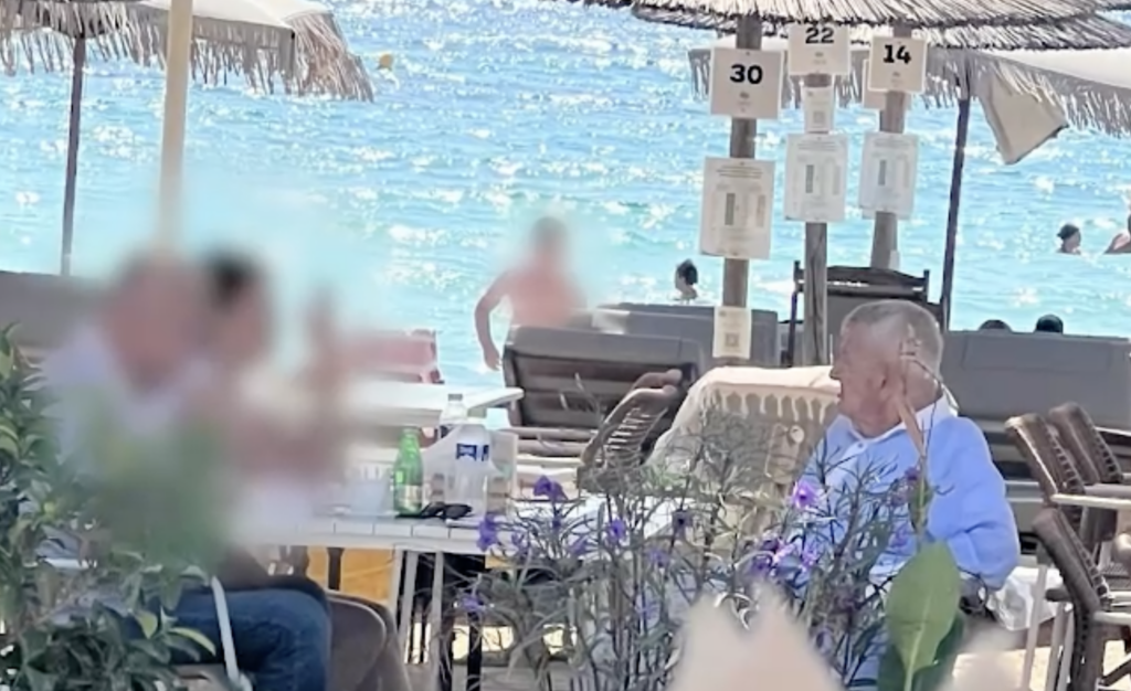 Fugarul Sorin Oprescu trăiește fără griji în Grecia. A fost fotografiat la o terasă pe o insulă