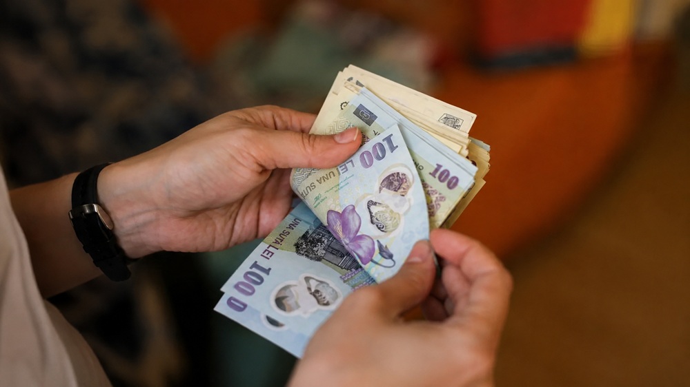 Ultima formulă: noua Lege a salarizării, desfăcută bucată cu bucată. Cine primește bani și cine rămâne cu salariul înghețat