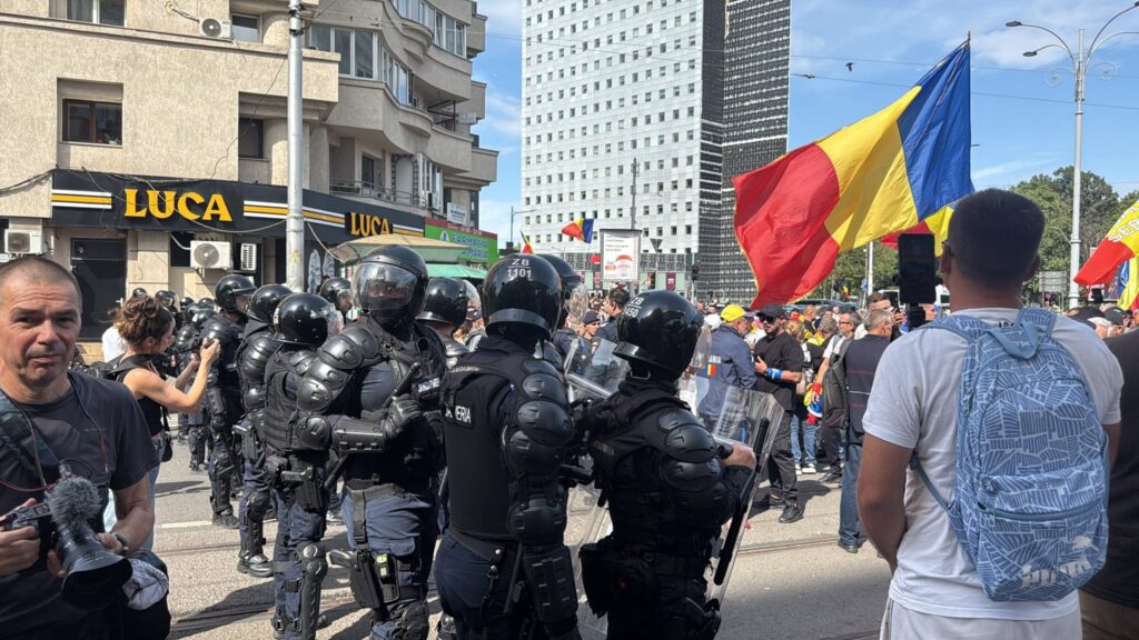 Bilanțul după protestele violente din Piața Victoriei: Jandarm în stare gravă la spital, alte 24 de persoane au avut nevoie de îngrijiri