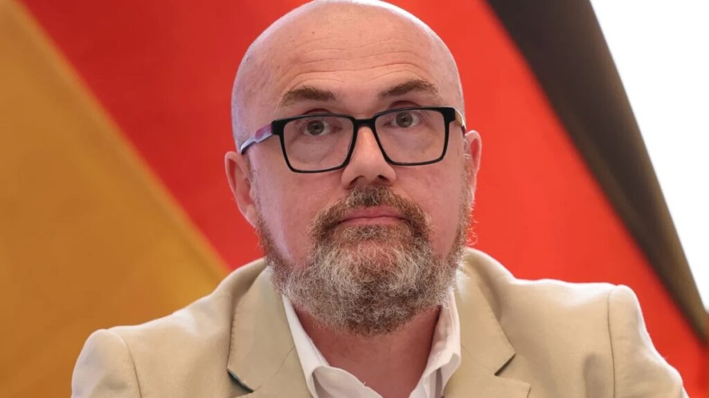 Secretele AfD: Un timișorean scrie programul extremei drepte germane. Imigrantul care predică „remigrația”