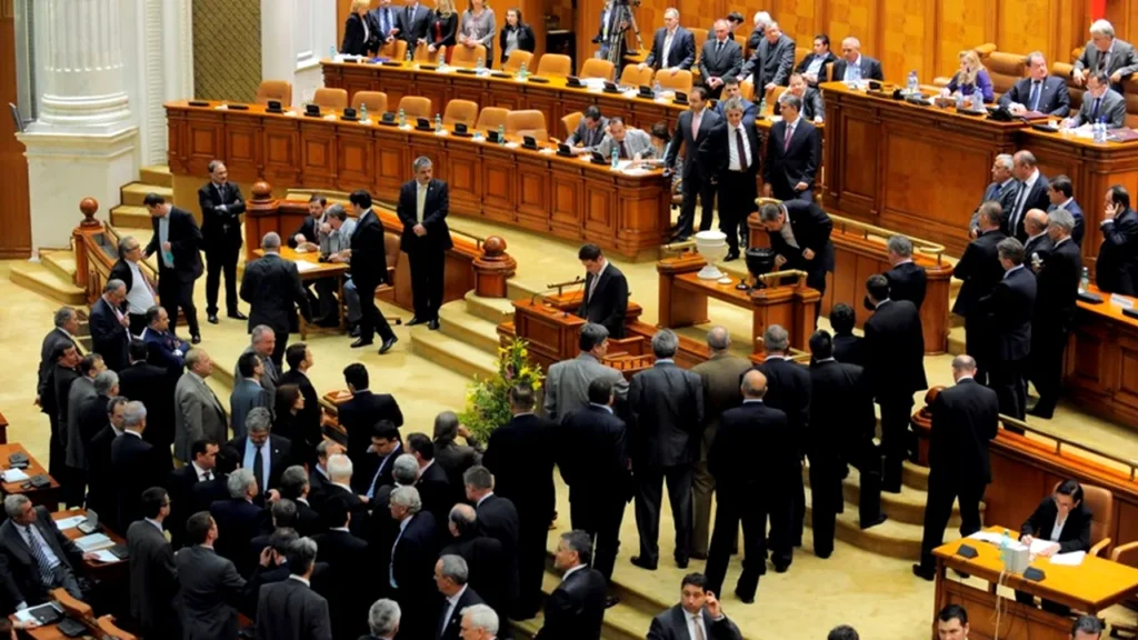 Situația actuală din parlament ține de „un umor de proastă calitate”. „Toată lumea se visează premier, dar nu știe cum s-o facă când se trezește!”