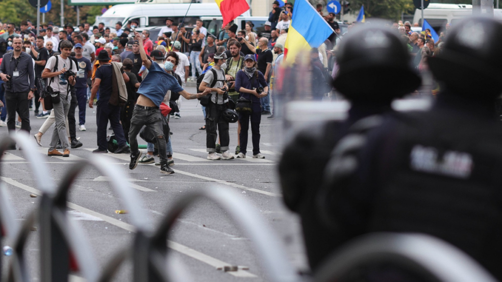 Ziua 2 de proteste în Piața Victoriei. Ciobanii și-au petrecut noaptea pe iarbă în fața Guvernului: rămân în București până primesc răspunsuri