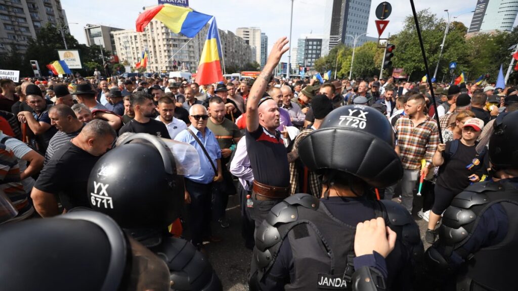 Protestul de la Guvern: oierii au venit cu revendicări, AUR și georgiștii cu zavera